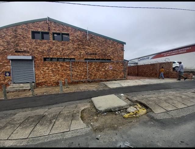 825M² WAREHOUSE FOR SALE IN NORTH END